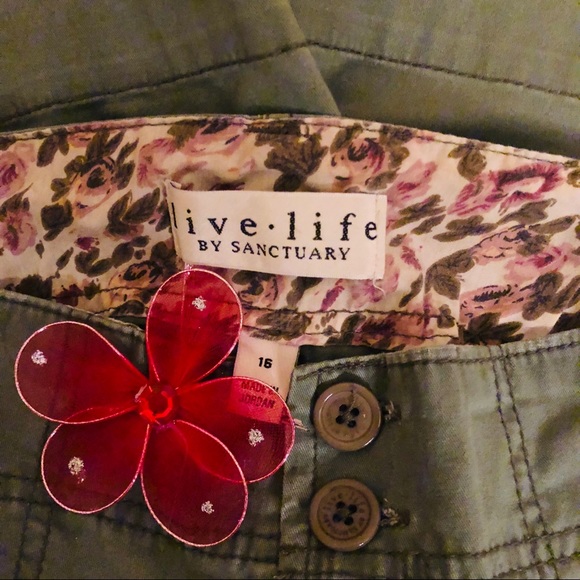 📦Sanctuary-Woman’s shorts. Previously owned.❤️ - Picture 3 of 4